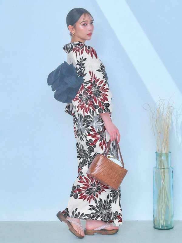 画像13: 【即日発送】ネイビー＆レッドフラワーモダン浴衣【浴衣３点セット 浴衣/帯/下駄】[YMT] (13)