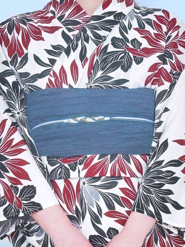 画像16: 【即日発送】ネイビー＆レッドフラワーモダン浴衣【浴衣３点セット 浴衣/帯/下駄】[YMT] (16)