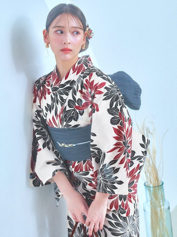 画像5: 【即日発送】ネイビー＆レッドフラワーモダン浴衣【浴衣３点セット 浴衣/帯/下駄】[YMT] (5)