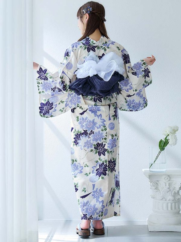 画像8: 【即日発送】白地に凛と咲くクレマチス柄浴衣【浴衣３点セット 浴衣/帯/下駄】[YMT] (8)