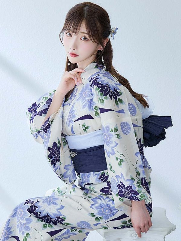 画像2: 【即日発送】白地に凛と咲くクレマチス柄浴衣【浴衣３点セット 浴衣/帯/下駄】[YMT] (2)