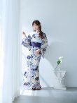 画像5: 【予約 / 5月中旬発送予定】白地に凛と咲くクレマチス柄浴衣 OBI-siwa-201-wk-5-BL / HIMO-902-kj-4-PL / HEKO-800-sb-5-WH / YA-1025-wk-BL / GETA-01-kj-2-BL/ [YMT] (5)