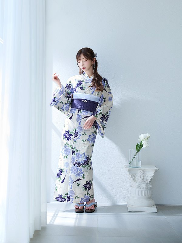 画像5: 【即日発送】白地に凛と咲くクレマチス柄浴衣【浴衣３点セット 浴衣/帯/下駄】[YMT] (5)