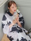 画像2: 【予約 / 5月中旬発送予定】モノトーンダリア柄浴衣 OBI-hira-100-ok-5-GYxSV / HIMO-900-yn-3-GYxGD / YA-73-kn-GY / GETA-01-kj-3-IV/ [y/OF01] (2)