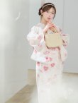 画像13: 淡色桜花柄浴衣【浴衣３点セット 浴衣/帯/下駄】OBI-siwa-200-kj-8-P / HIMO-900-yn-8-P / HEKO-800-sb-5-W / YA-1079-kj-7-W / GETA-01-kj-7-P/ [YMT] (13)