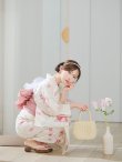 画像14: 淡色桜花柄浴衣【浴衣３点セット 浴衣/帯/下駄】OBI-siwa-200-kj-8-P / HIMO-900-yn-8-P / HEKO-800-sb-5-W / YA-1079-kj-7-W / GETA-01-kj-7-P/ [YMT] (14)