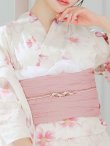 画像18: 淡色桜花柄浴衣【浴衣３点セット 浴衣/帯/下駄】OBI-siwa-200-kj-8-P / HIMO-900-yn-8-P / HEKO-800-sb-5-W / YA-1079-kj-7-W / GETA-01-kj-7-P/ [YMT] (18)
