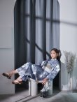 画像10: グレイ×モードフラワー浴衣 OBI-siwa-200-kj-6-W / HIMO-900-yn-4-GYxGY / HEKO-800-sb-9-GYGE / YA-953-kn-BL / GETA-01-kj-3-IV / [YMT] (10)