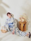 画像9: 水墨画百合柄浴衣【浴衣３点セット 浴衣/帯/下駄】OBI-hira-100-ok-4-DusBL / HIMO-900-yn-5-IV  / HEKO-800-sb-8-DusBL / YA-73-kn-GY / GETA-01-kj-2-BL/ [YMT] (9)