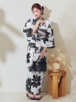 画像14: モノトーンフラワーレトロモダン浴衣 OBI-hira-100-ok-5-GYxSV / HIMO-900-yn-1-B / HEKO-800-sb-5-W / YA-1086-wk-B / GETA-01-kj-3-IV/ [YMT] (14)