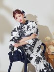 画像5: モノトーンフラワーレトロモダン浴衣 OBI-hira-100-ok-5-GYxSV / HIMO-900-yn-1-B / HEKO-800-sb-5-W / YA-1086-wk-B / GETA-01-kj-3-IV/ [YMT] (5)