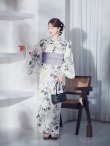 画像15: 【予約 / 5月下旬発送予定】モノトーンフラワー浴衣 OBI-g-500-kj-8-GY / HIMO-900-yn-3-GYxGD / YA-1086-wk-B / GETA-02-ok-4-MOC/ [y/OF01] (15)