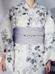 画像17: 【予約 / 5月下旬発送予定】モノトーンフラワー浴衣 OBI-g-500-kj-8-GY / HIMO-900-yn-3-GYxGD / YA-1086-wk-B / GETA-02-ok-4-MOC/ [y/OF01] (17)