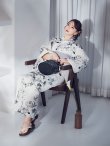 画像8: 【予約 / 5月下旬発送予定】モノトーンフラワー浴衣 OBI-g-500-kj-8-GY / HIMO-900-yn-3-GYxGD / YA-1086-wk-B / GETA-02-ok-4-MOC/ [y/OF01] (8)