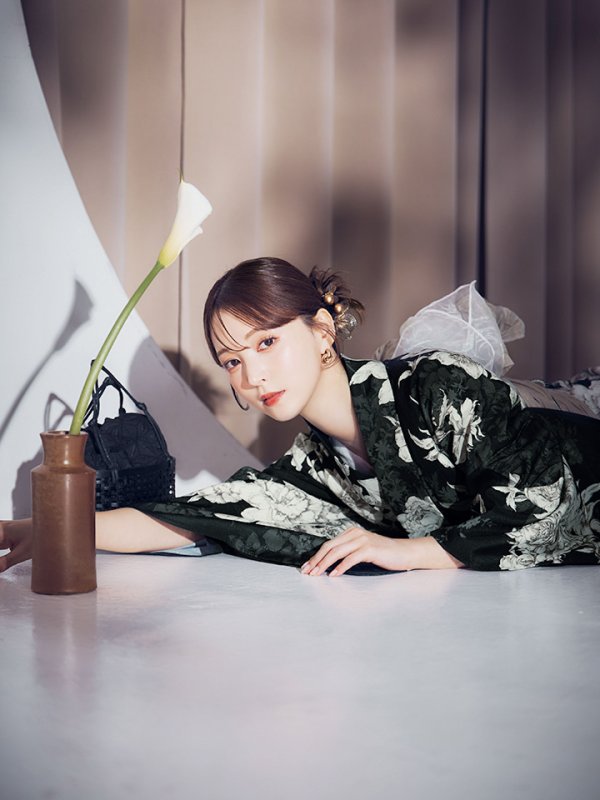 画像11: 【即日発送】ブラック線画フラワー浴衣【浴衣３点セット 浴衣/帯/下駄】[OF04] (11)