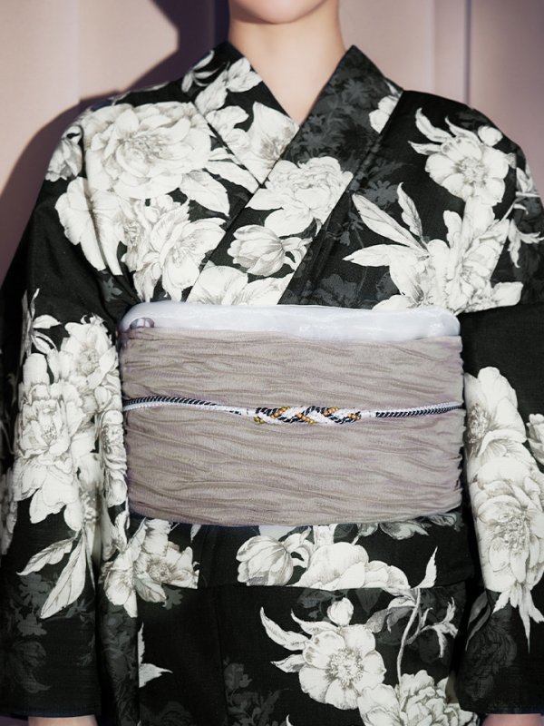 画像15: 【即日発送】ブラック線画フラワー浴衣【浴衣３点セット 浴衣/帯/下駄】[OF04] (15)