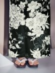 画像16: 【予約 / 5月下旬発送予定】ブラック線画フラワー浴衣 OBI-siwa-204-wk-8-BE / HIMO-900-yn-1-B / HEKO-800-sb-5-W / YA-1016-kj-CL / GETA-02-ok-4-MOC/ [yo/OF01] (16)