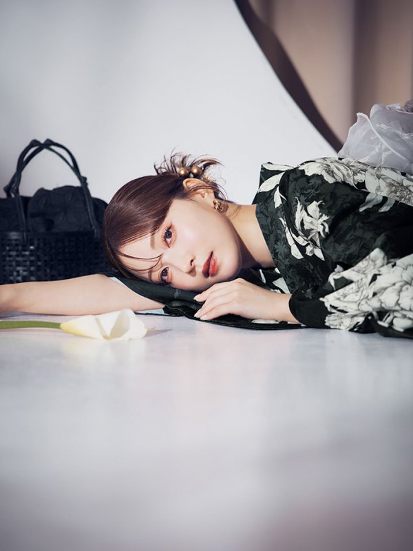 画像6: 【即日発送】ブラック線画フラワー浴衣【浴衣３点セット 浴衣/帯/下駄】[OF04] (6)