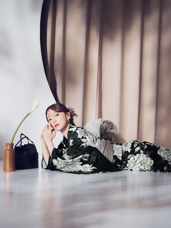 画像7: 【即日発送】ブラック線画フラワー浴衣【浴衣３点セット 浴衣/帯/下駄】[OF04] (7)