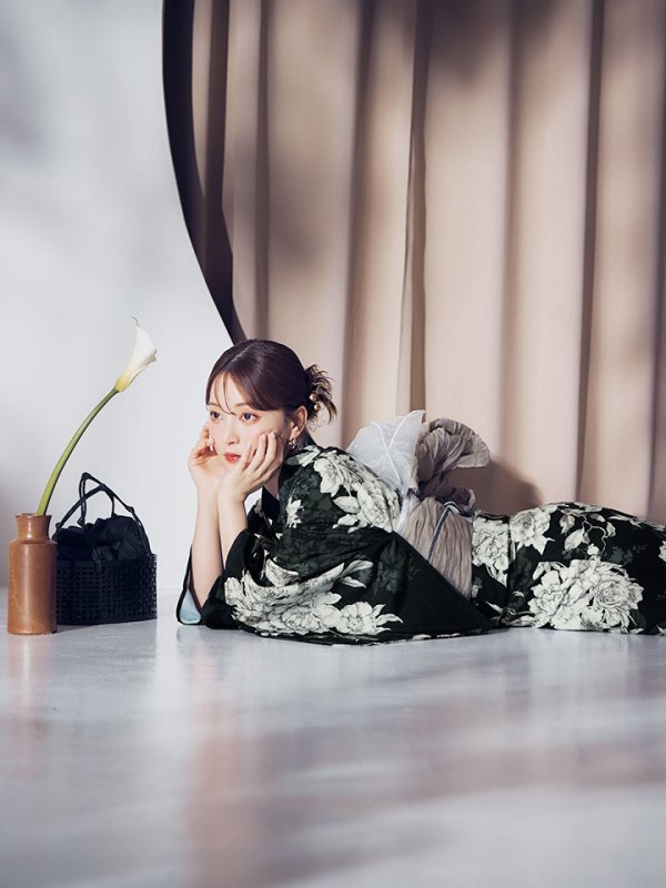 画像8: 【即日発送】ブラック線画フラワー浴衣【浴衣３点セット 浴衣/帯/下駄】[OF04] (8)