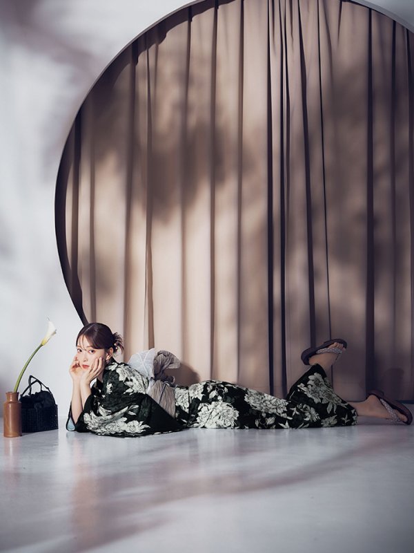 画像9: 【即日発送】ブラック線画フラワー浴衣【浴衣３点セット 浴衣/帯/下駄】[OF04] (9)