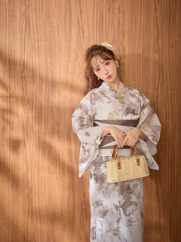 モデル：三上悠亜　身長：159cm　着用サイズ：Fサイズ