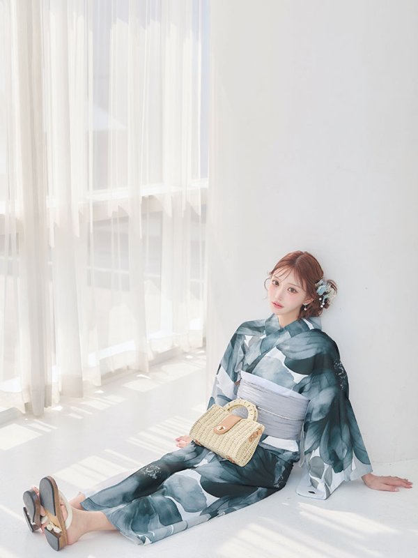 モデル：明日花キララ 身長：162cm 着用サイズ：Fサイズ