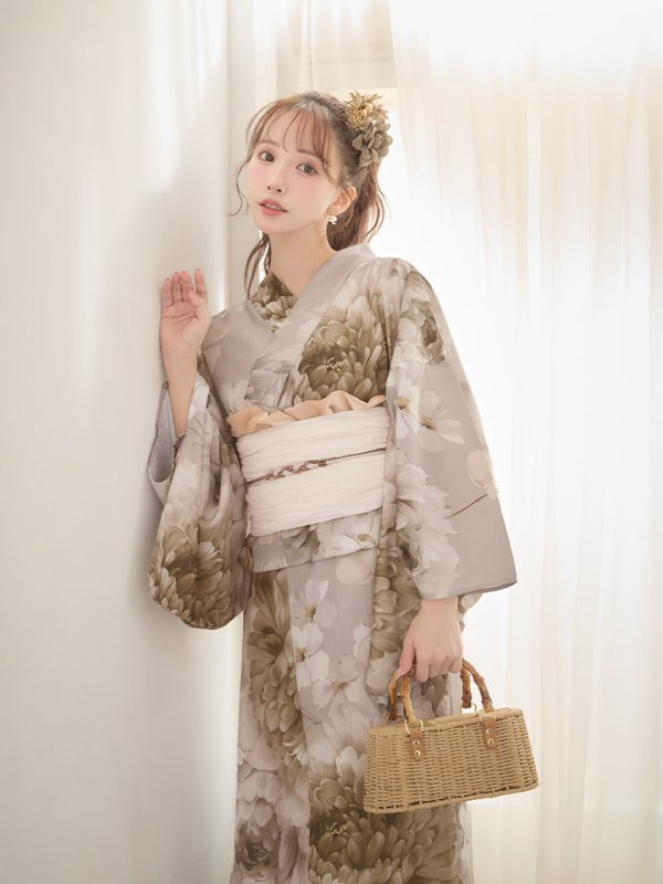 モデル：三上悠亜　身長：159cm　着用サイズ：Fサイズ