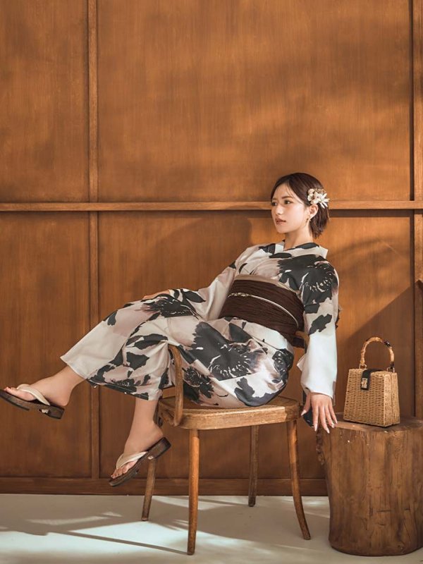 モデル：ななみん　着用サイズ：Fサイズ