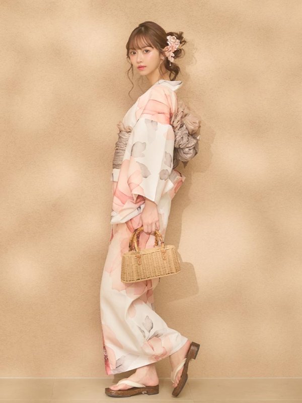 モデル：にじほ　身長：159cm　着用サイズ：Fサイズ