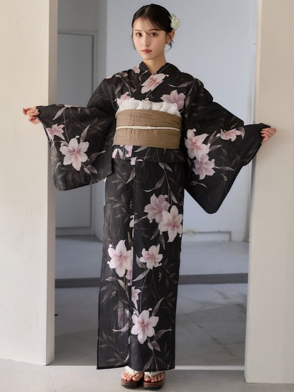 画像4: 送料無料！ホワイトリリー黒地浴衣【浴衣３点セット 浴衣/帯/下駄】[OF04]【予約 / 6月中旬発送予定】 (4)