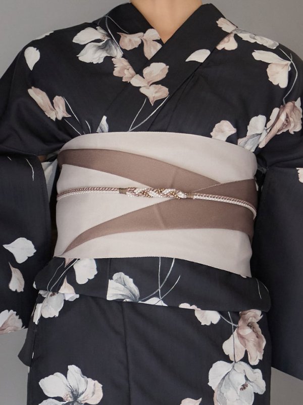 画像17: 送料無料！【即日発送】フローラルブラック浴衣【浴衣３点セット 浴衣/帯/下駄】[OF04] (17)