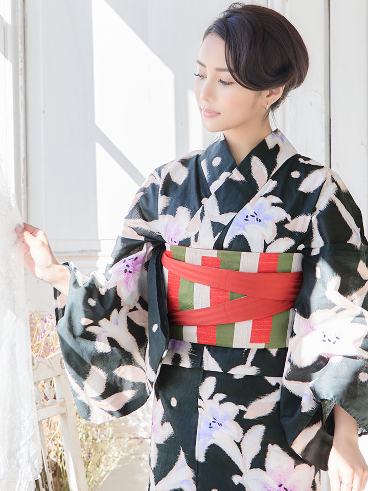 白 フリル付 紅♪百花繚乱 風切羽に黒百合☆上質変わり織り大人 浴衣